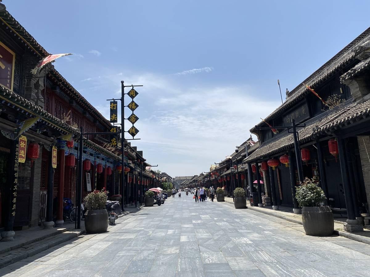 胡歌婚后生活大起底,妻子产后复工形影不离